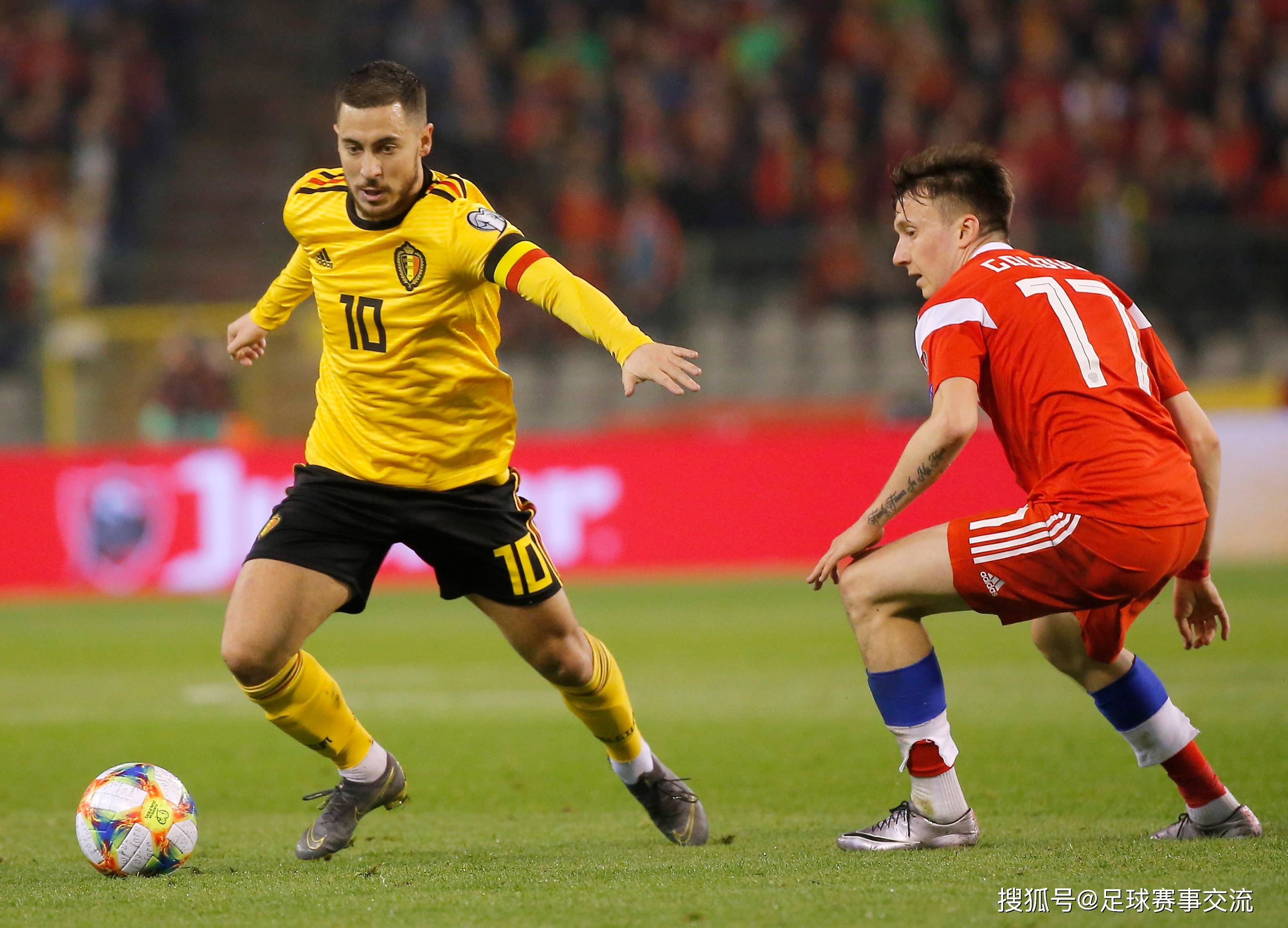 激烈对决的足球比赛引发球迷热烈讨论 激烈对决的足球比赛引发球迷热烈讨论