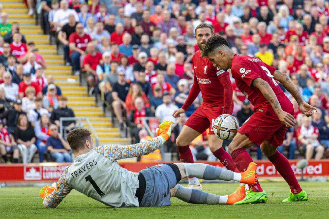 利物浦成功挽回落后局面,取得平局 利物浦成功挽回落后局面,取得平局