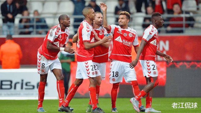 佛罗伦萨攻守兼备,全取三分排名上升 佛罗伦萨攻守兼备,全取三分排名上升