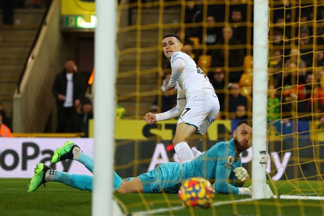 斯特林上演帽子戏法,曼城大胜南安普顿 斯特林上演帽子戏法,曼城大胜南安普顿