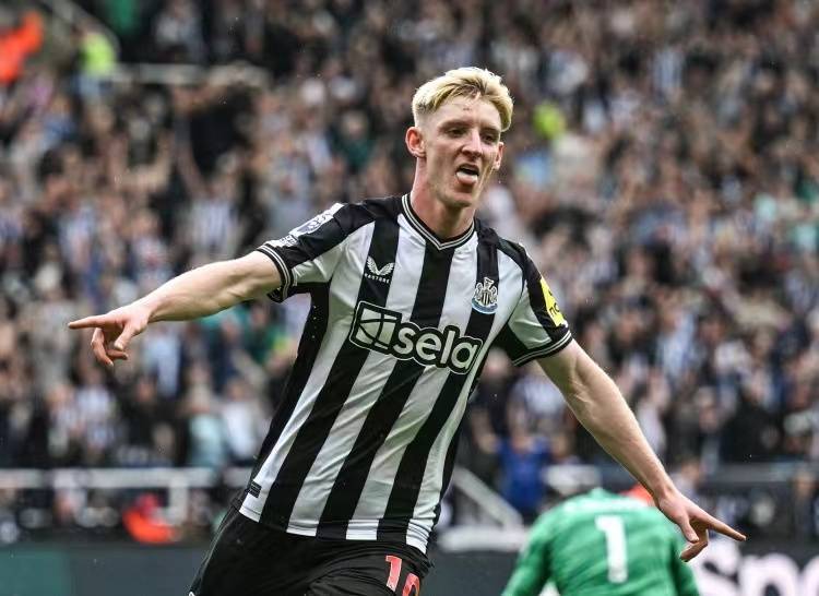 威廉希尔官网-埃弗顿青训球员崭露头角，成为球队未来希望！