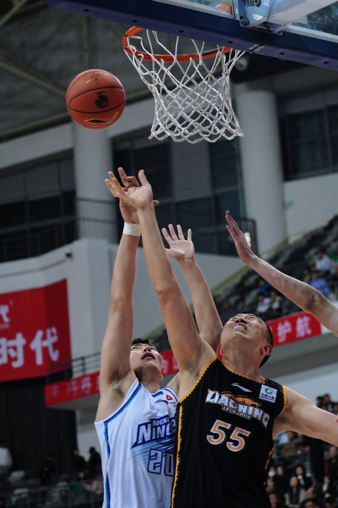 吉林男篮再次惜败广东宏远队,不甘失败 吉林男篮再次惜败广东宏远队,不甘失败