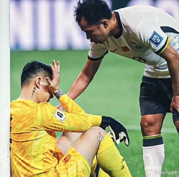 球员们为了胜利拼尽全力,赛场上充满激情 球员们为了胜利拼尽全力,赛场上充满激情