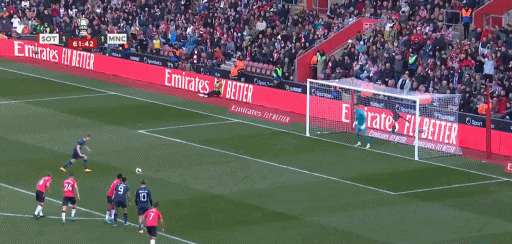 超级球员出场,球场上演华丽一战 超级球员出场,球场上演华丽一战