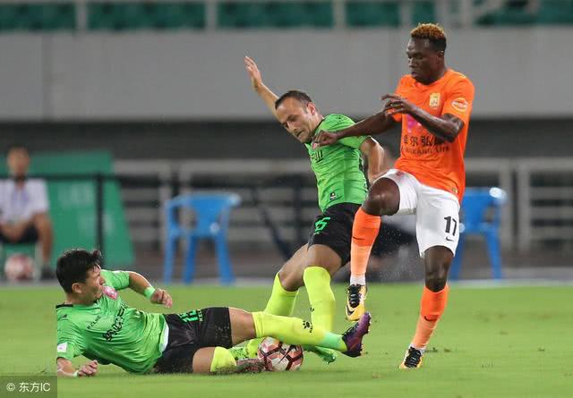 罗马新援梅开二度,帮助球队继续领跑联赛 罗马新援梅开二度,帮助球队继续领跑联赛