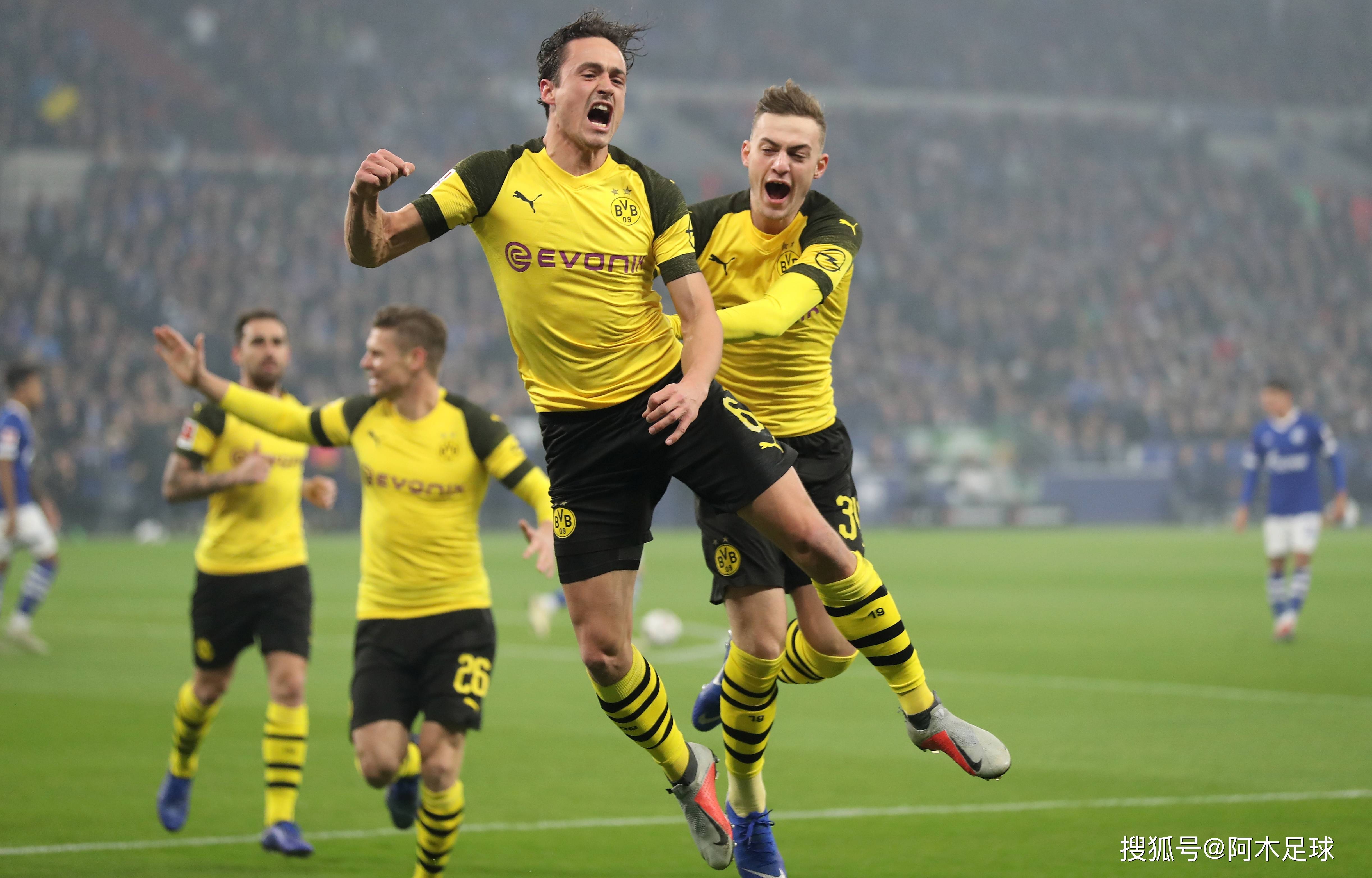 多特蒙德防线崩溃,连续失球难以遏制 多特蒙德防线崩溃,连续失球难以遏制