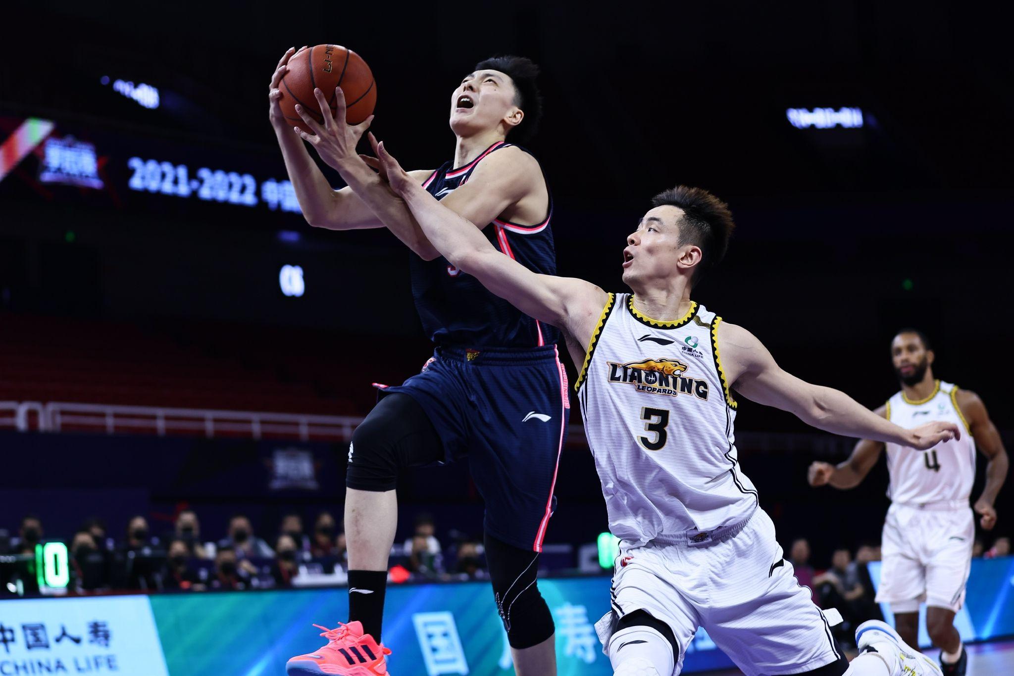 威廉希尔app-广东男篮主力球员集体亮眼，取得胜利