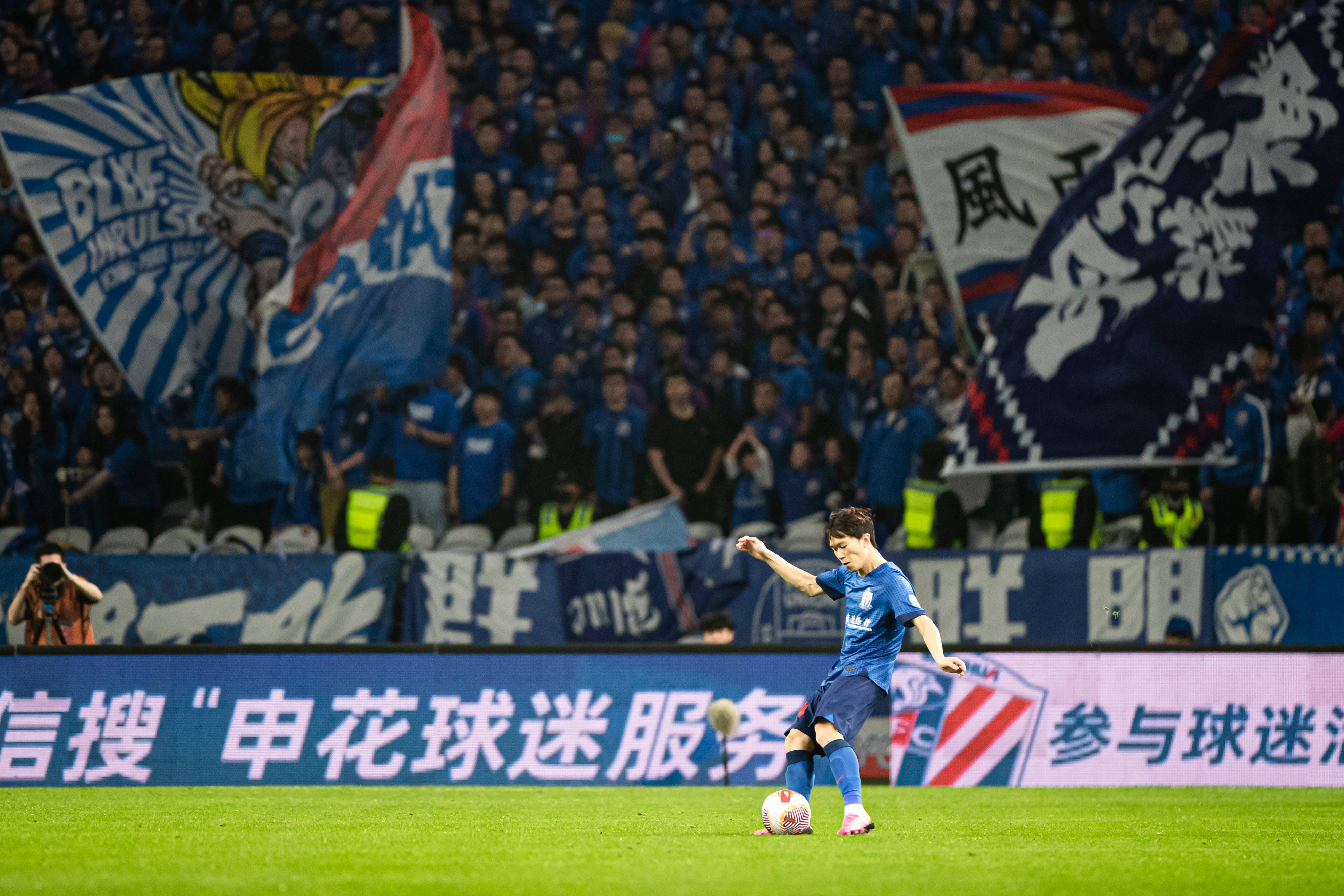 江苏苏宁主场大胜上海申花,士气大振 江苏苏宁主场大胜上海申花,士气大振