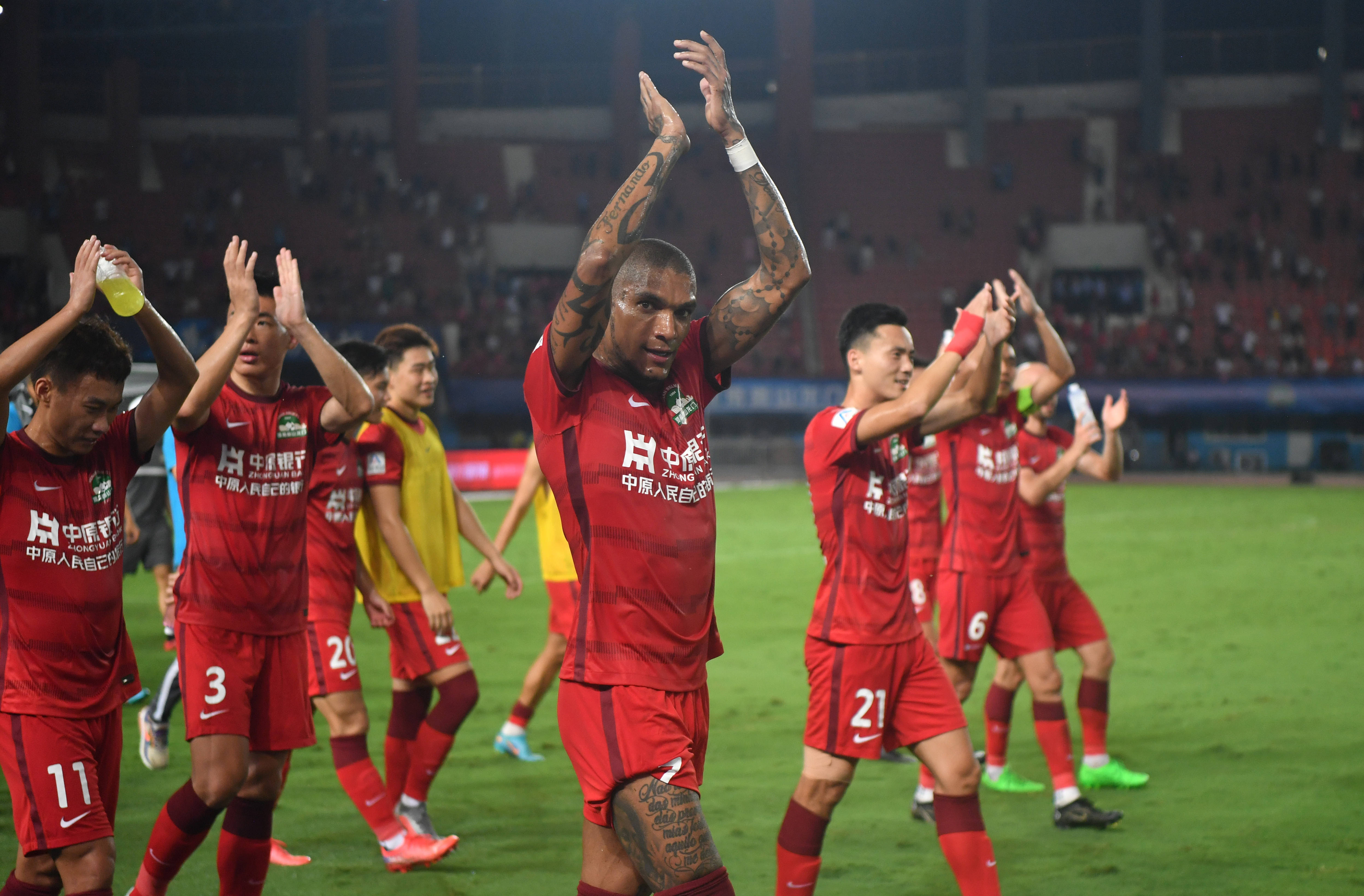 荷兰怒摘两连胜,波黑沦陷难逃 荷兰怒摘两连胜,波黑沦陷难逃