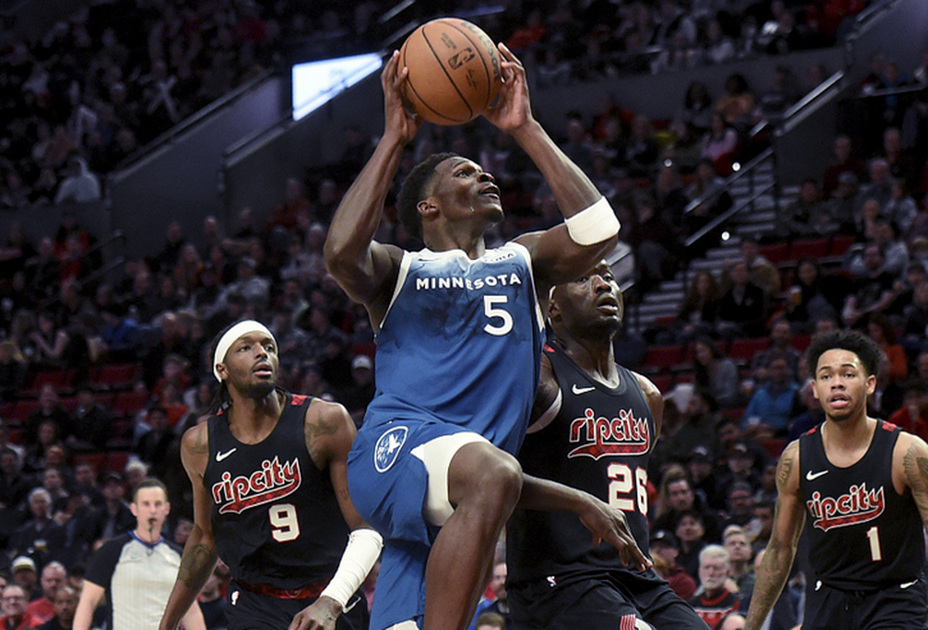 犹他爵士大胜开拓者,晋级西部冠军赛 犹他爵士大胜开拓者,晋级西部冠军赛