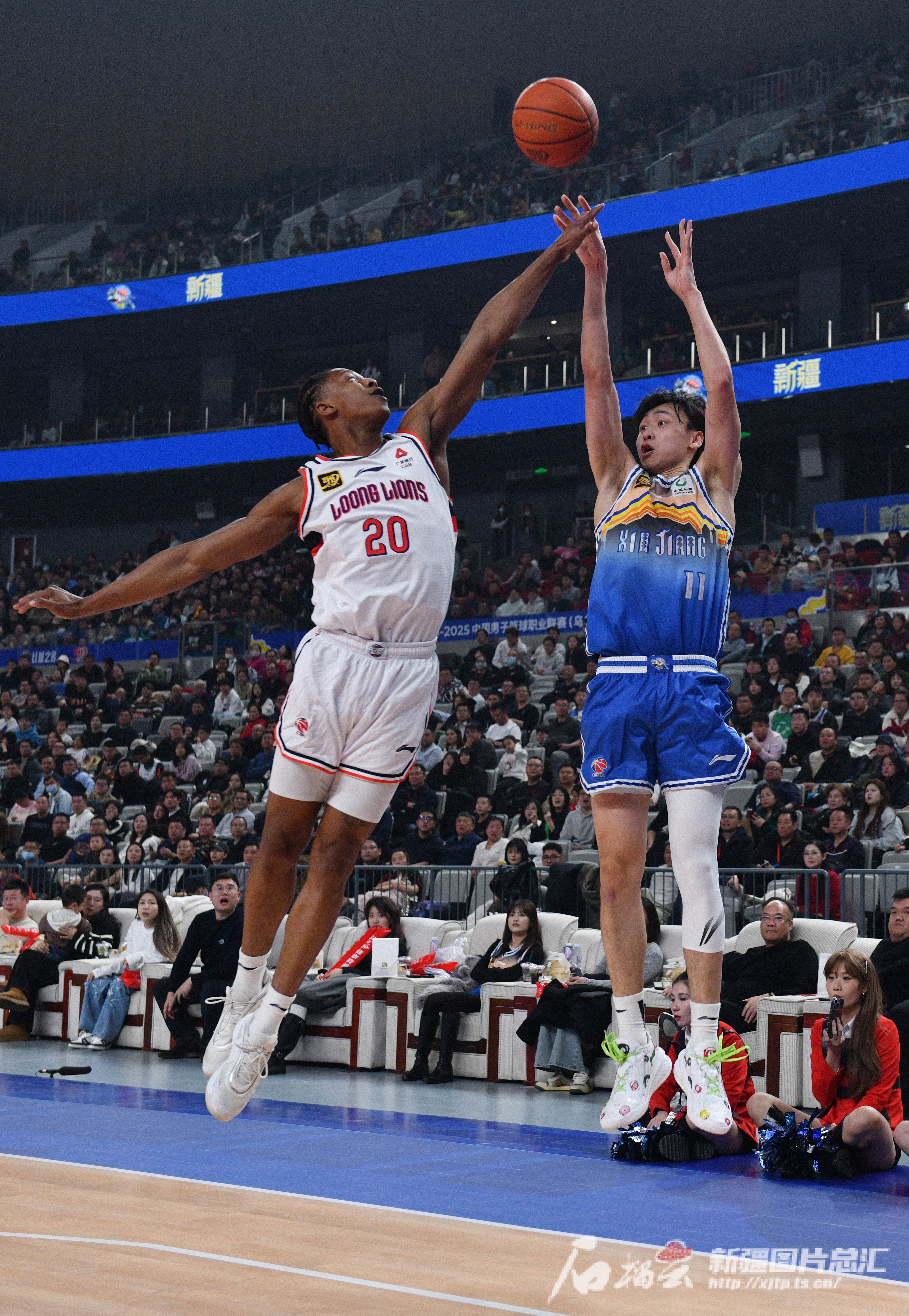 新疆男篮在主场击败对手,赢得三连胜 新疆男篮在主场击败对手,赢得三连胜