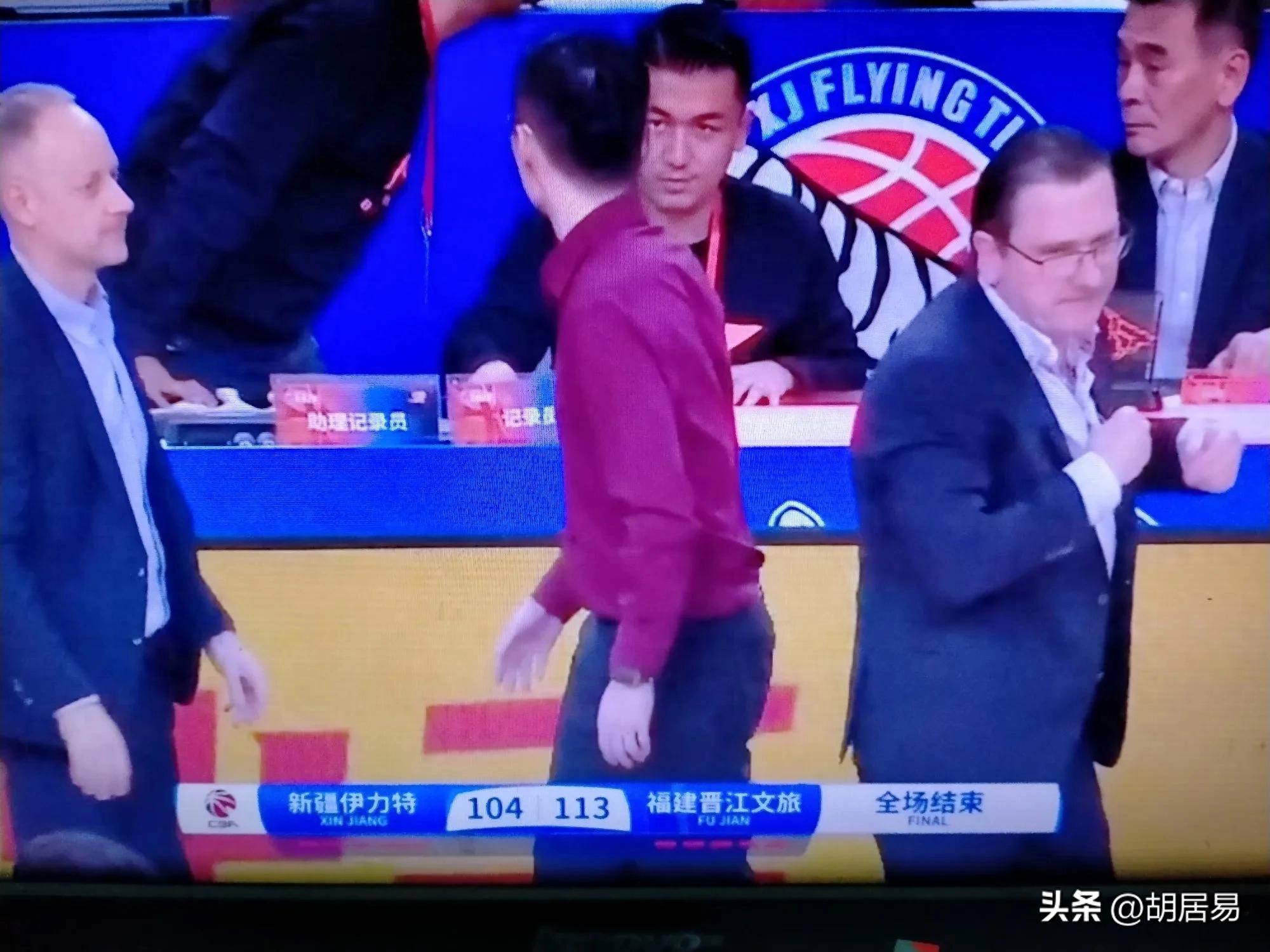 新疆男篮在主场击败对手,赢得三连胜 新疆男篮在主场击败对手,赢得三连胜