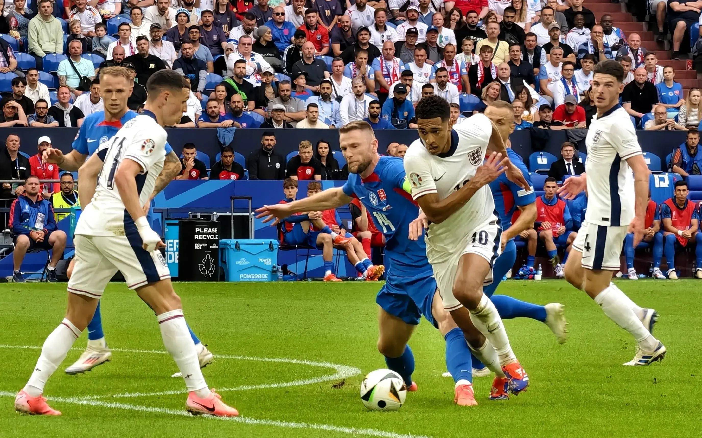 欧预赛:英格兰惨败法国,小组出线希望黯淡 欧预赛:英格兰惨败法国,小组出线希望黯淡