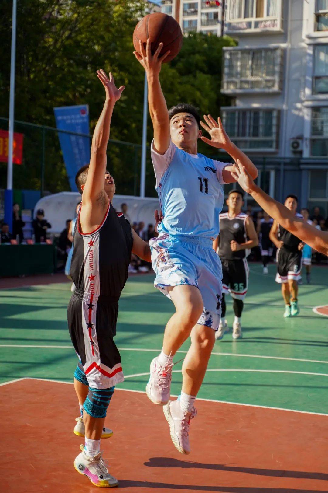 精彩瞬间回顾:激烈角逐令人惊叹 精彩瞬间回顾:激烈角逐令人惊叹