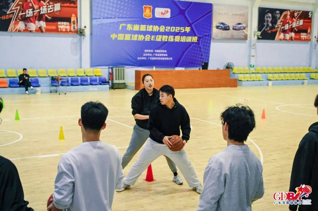 篮球培训机构推出新一季训练班,专业资深教练授课 篮球培训机构推出新一季训练班,专业资深教练授课