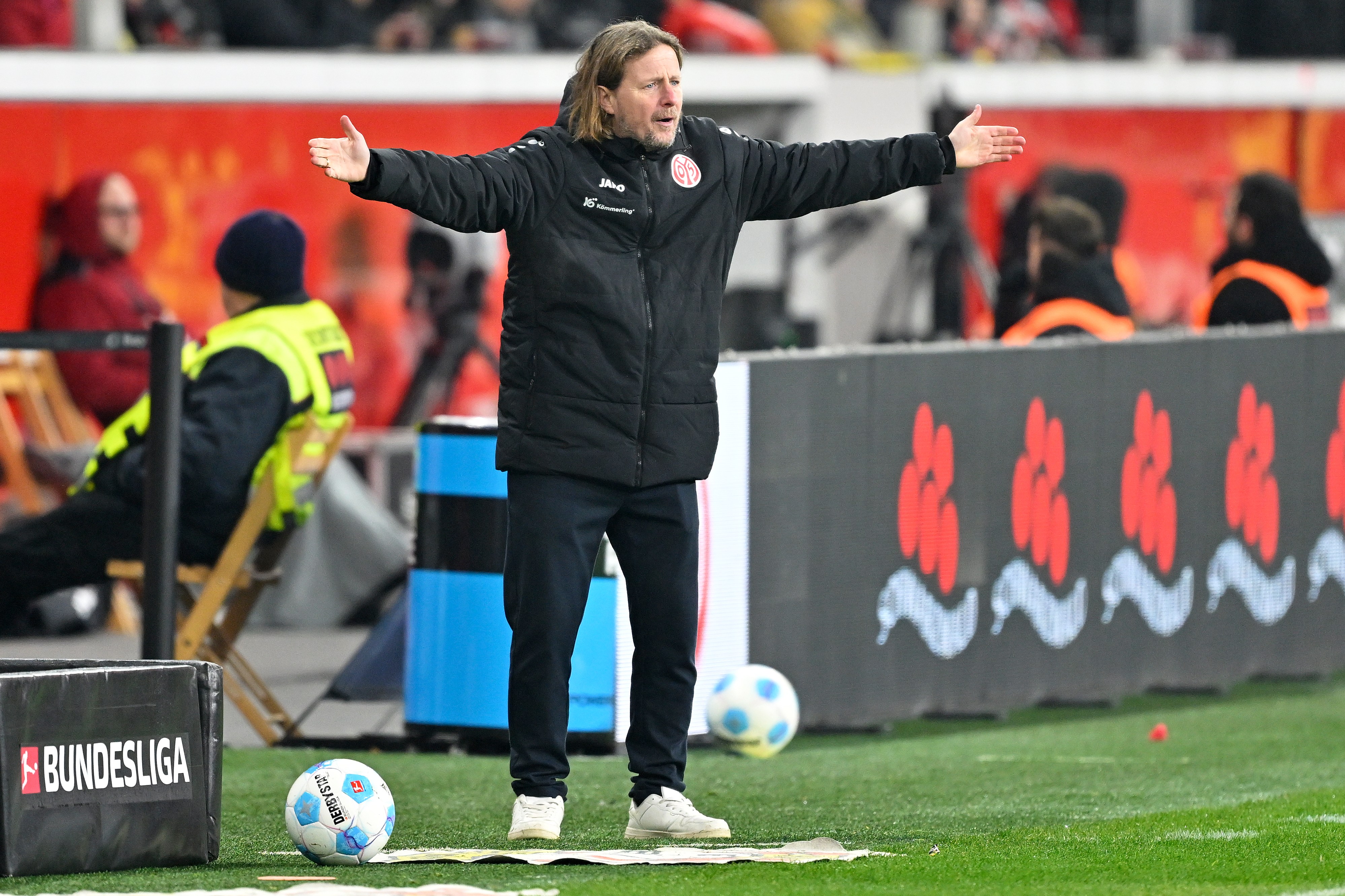 勒沃库森主帅下课,球队走势不佳 勒沃库森主帅下课,球队走势不佳