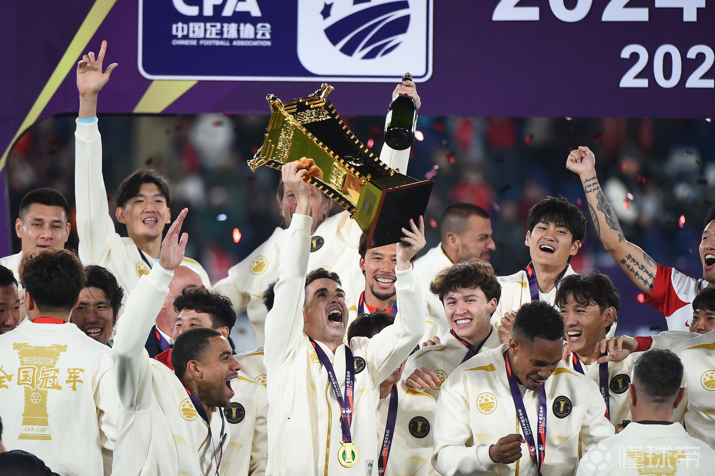 中国球员在国际赛场上大放异彩 中国球员在国际赛场上大放异彩