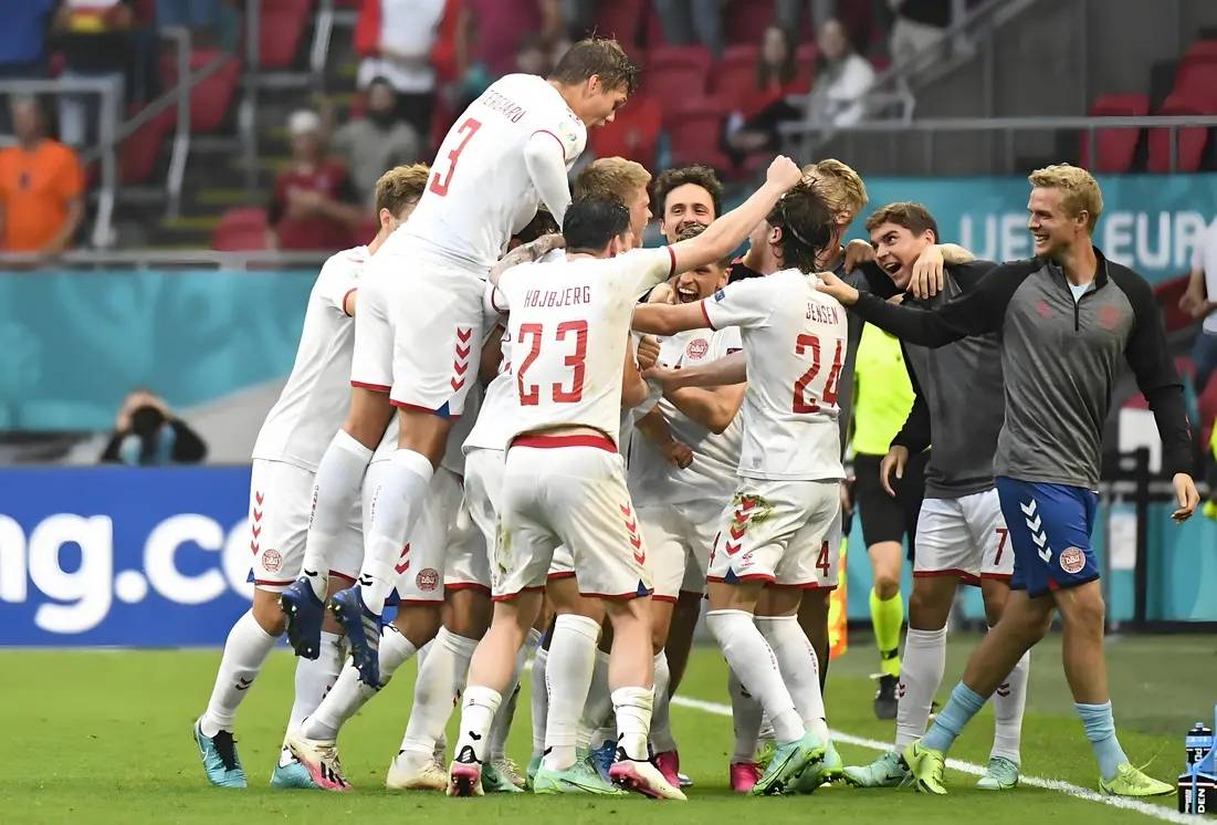 欧国联比赛均势激烈,球员们顽强拼搏 欧国联比赛均势激烈,球员们顽强拼搏