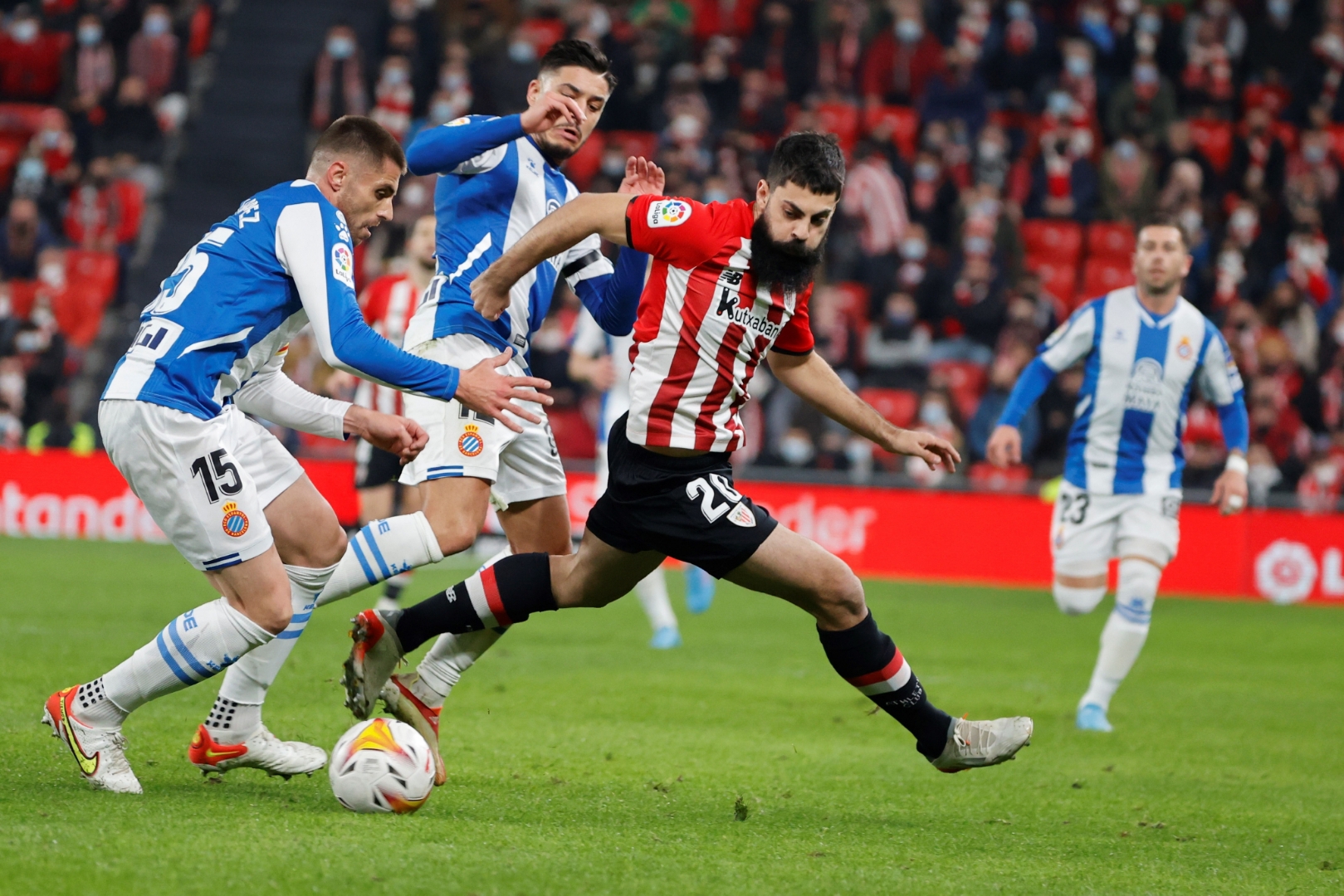 巴伦西亚力克他斯淡江，客场结束不败