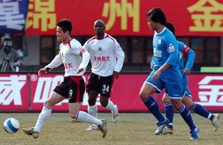 泰达客场不敌鲁能,巴坎布梅开二度帮助球队取得胜利 泰达客场不敌鲁能,巴坎布梅开二度帮助球队取得胜利