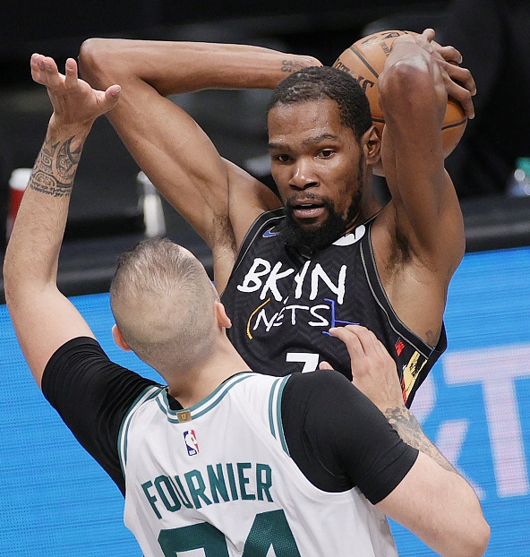 里昂主场大胜,完胜对手取得胜利 里昂主场大胜,完胜对手取得胜利