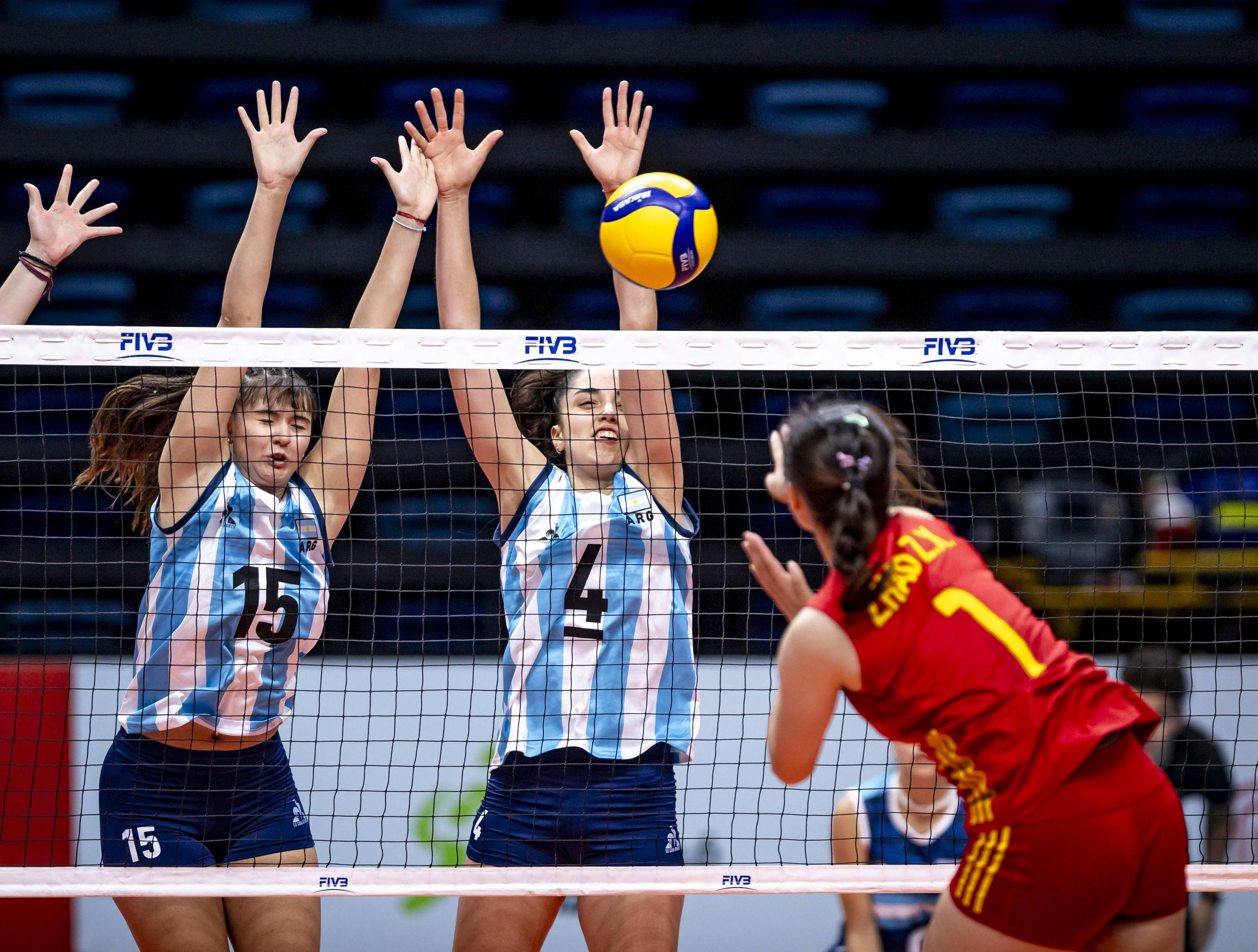 阿根廷女足队长带队取得胜利,引领风向 阿根廷女足队长带队取得胜利,引领风向