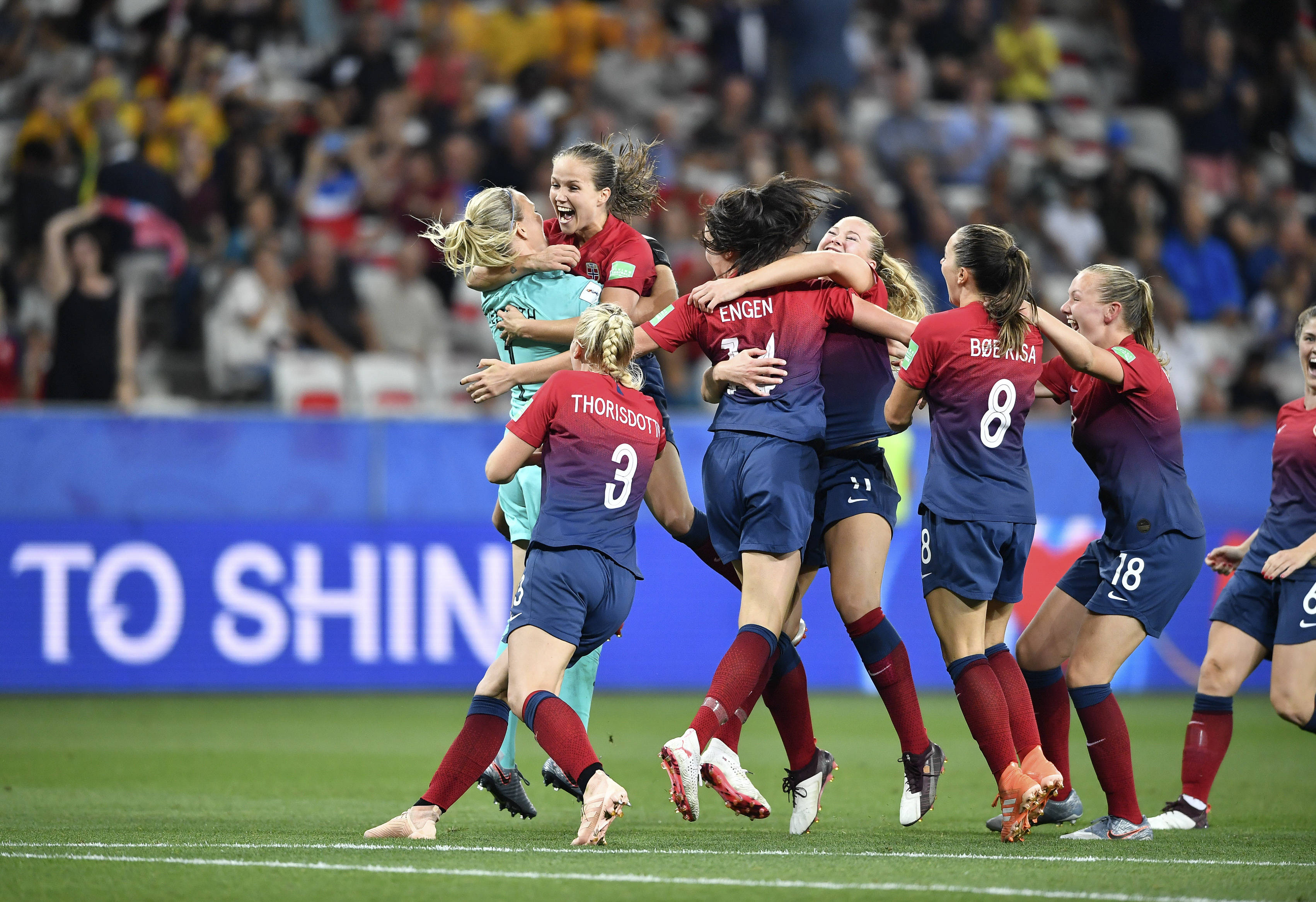 澳大利亚队痛宰新西兰,晋级女足世界杯半决赛 澳大利亚队痛宰新西兰,晋级女足世界杯半决赛