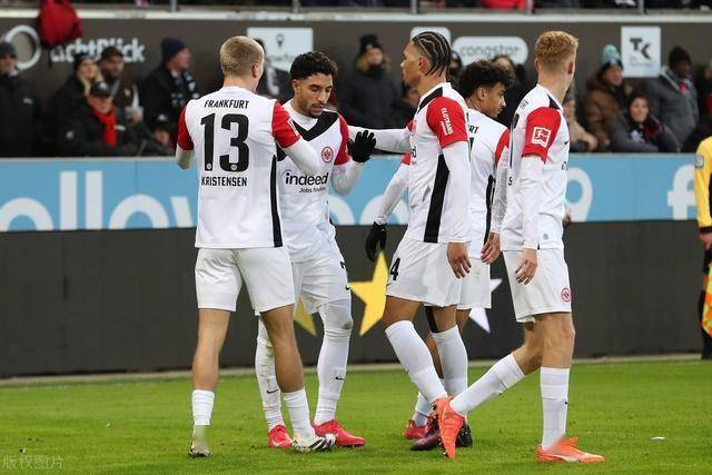 法兰克福主场2-1击败弗赖堡,继续保持强势表现 法兰克福主场2-1击败弗赖堡,继续保持强势表现