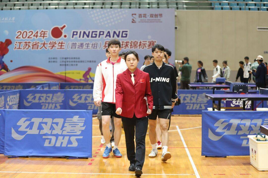 队员备战情绪高涨,盼望捧杯而归 队员备战情绪高涨,盼望捧杯而归