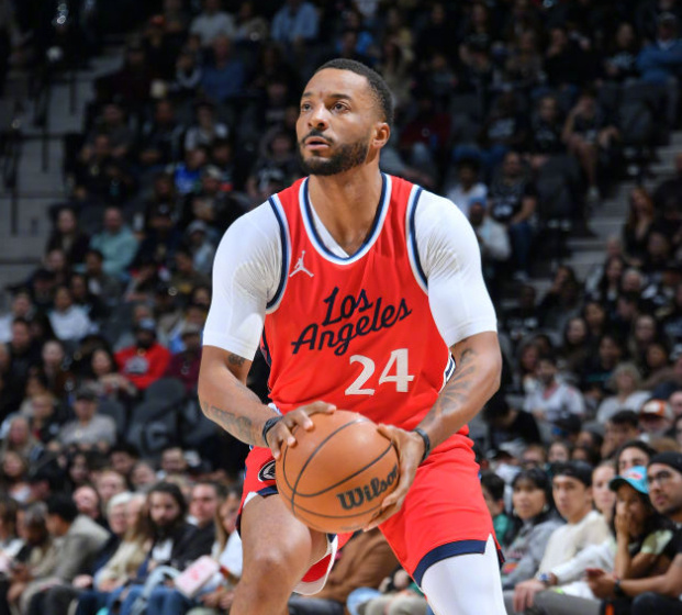 快船大胜马刺,稳占西部前列 快船大胜马刺,稳占西部前列