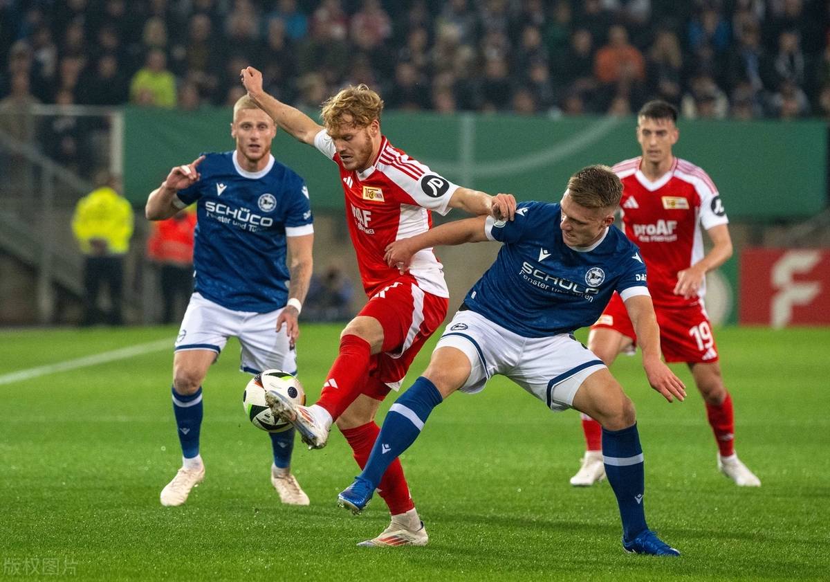 弗赖堡主场快速反击取得关键胜利 弗赖堡主场快速反击取得关键胜利