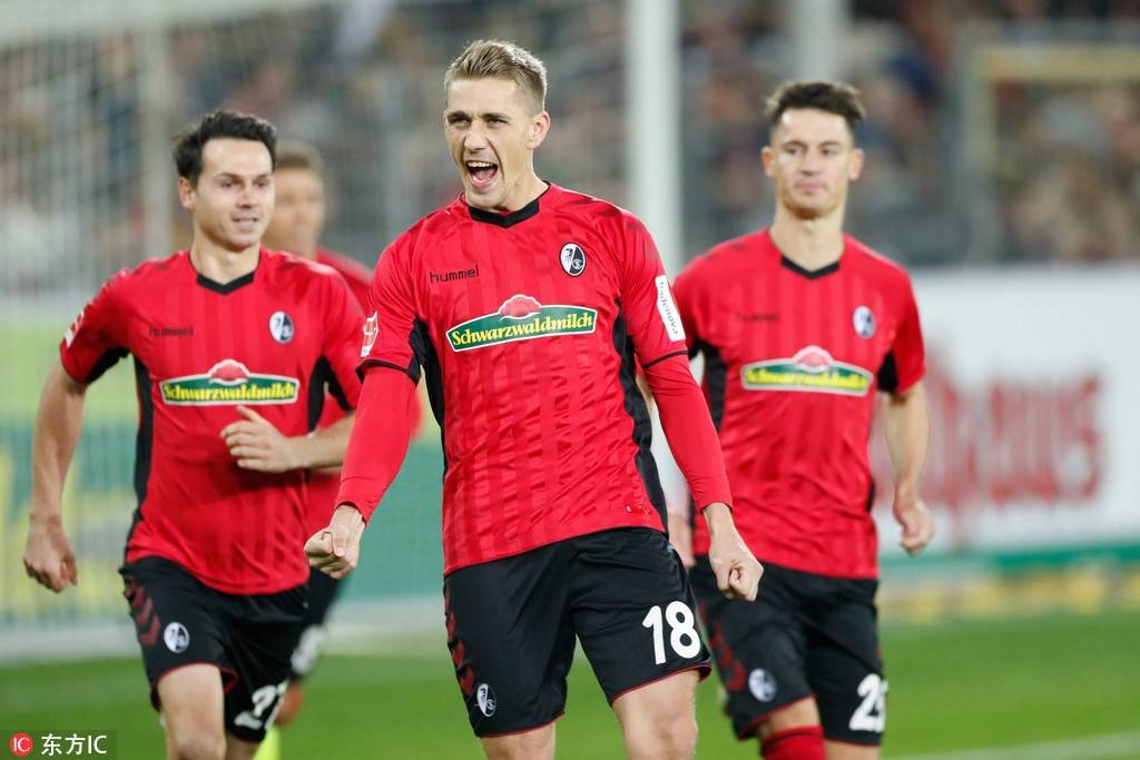 弗赖堡主场快速反击取得关键胜利 弗赖堡主场快速反击取得关键胜利