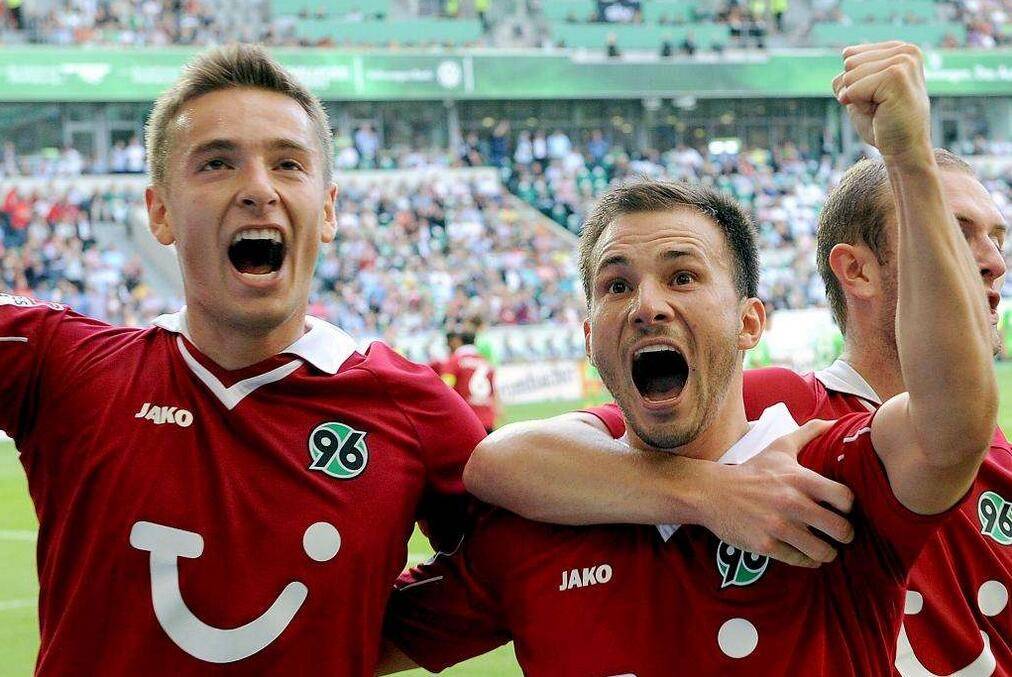 汉诺威96力压慕尼黑联队,夺得激动人心胜利 汉诺威96力压慕尼黑联队,夺得激动人心胜利