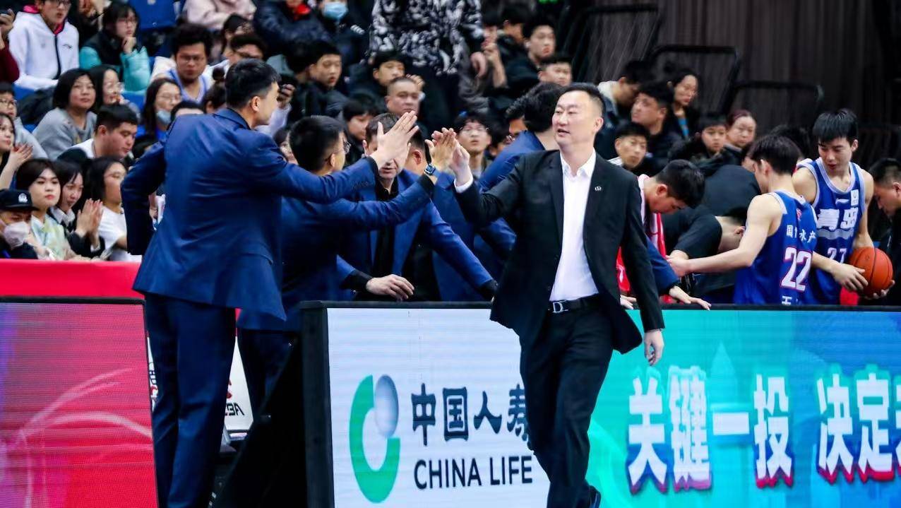 深圳队险胜青岛,成功乐观晋级八强! 深圳队险胜青岛,成功乐观晋级八强!