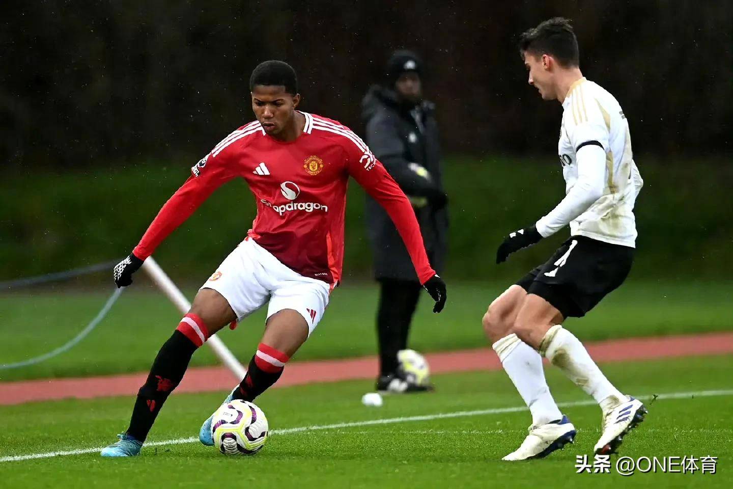 曼联客场逆转沃特福德，结束连败颓势！