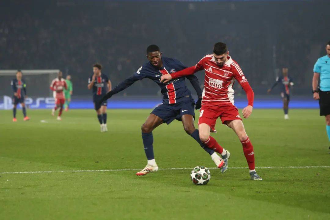 巴黎圣日耳曼轻松取胜,晋级16强 巴黎圣日耳曼轻松取胜,晋级16强