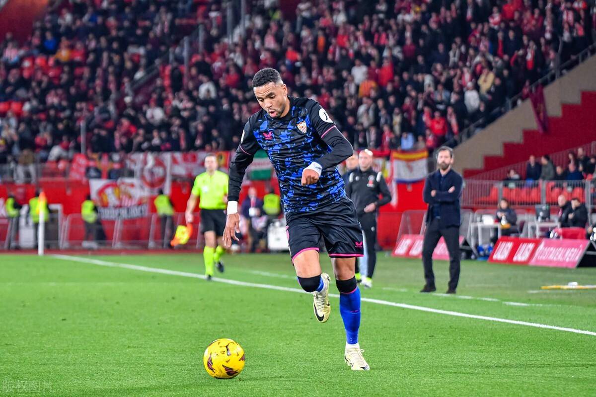 塞维利亚队员表现出色,助球队夺冠! 塞维利亚队员表现出色,助球队夺冠!