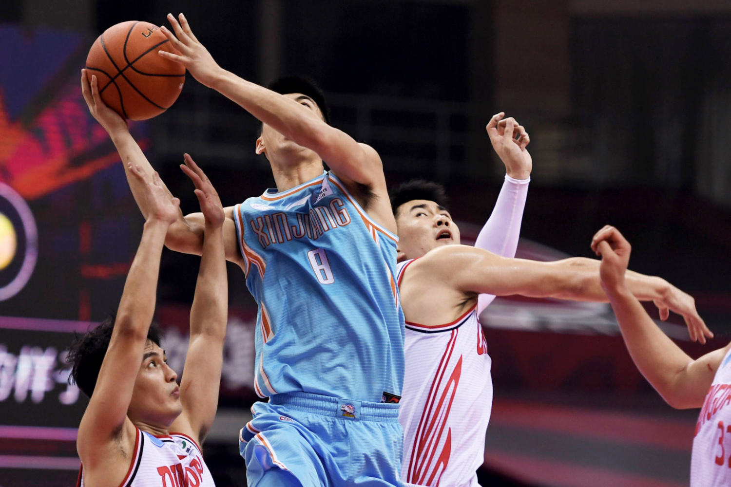 新疆队在主场大胜,士气高昂无人能敌 新疆队在主场大胜,士气高昂无人能敌