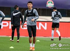 张嘉赫奔袭球场,展现个人实力 张嘉赫奔袭球场,展现个人实力