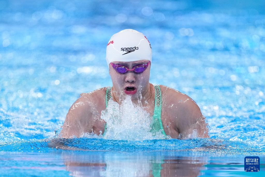 荷兰游泳选手在女子单人100米蛙泳赛中夺魁 荷兰游泳选手在女子单人100米蛙泳赛中夺魁