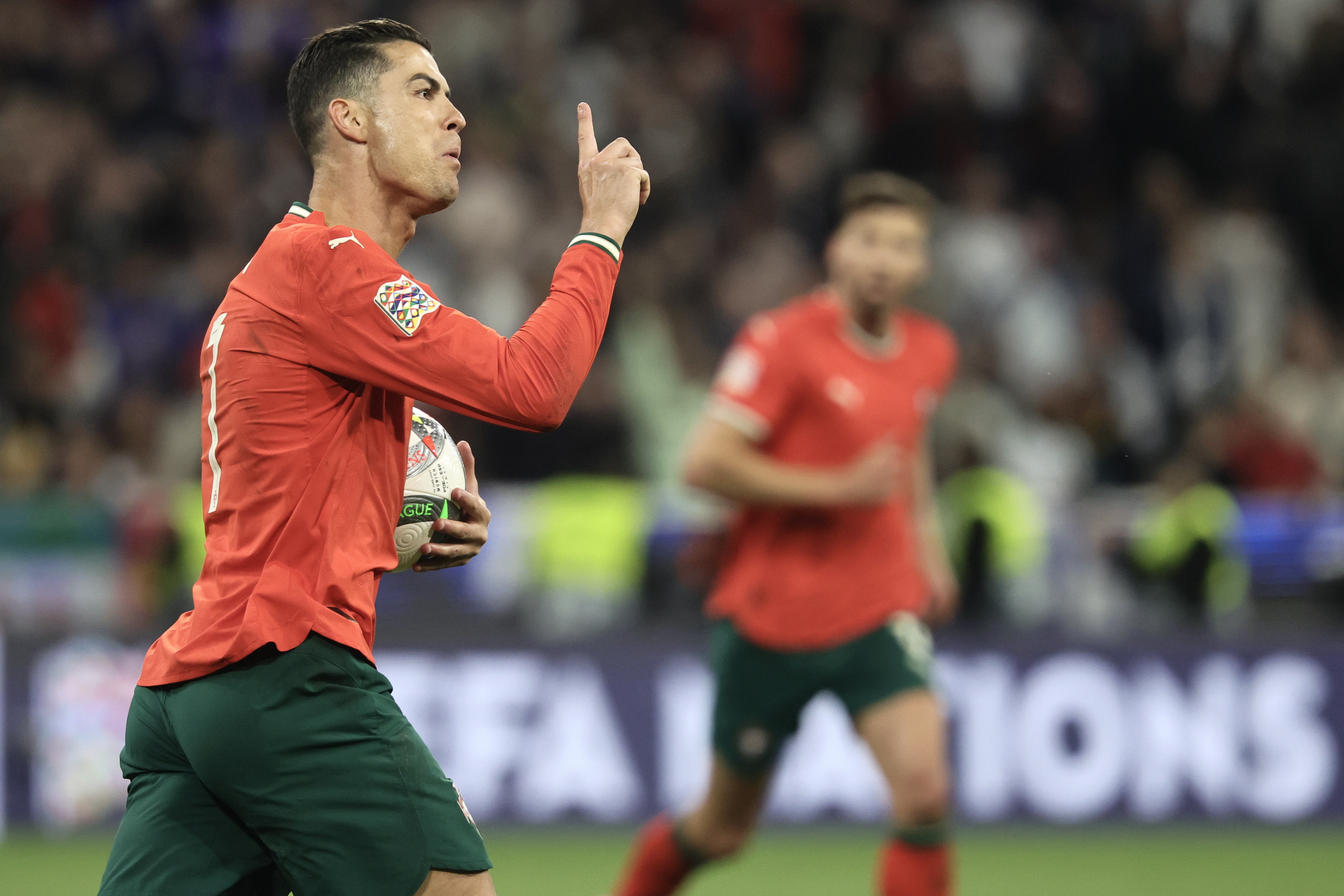 荷兰逆袭葡萄牙,成功晋级欧洲国家杯四强 荷兰逆袭葡萄牙,成功晋级欧洲国家杯四强