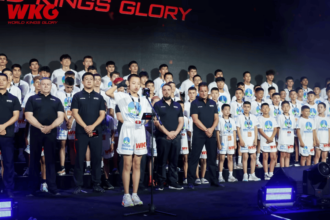 威廉希尔app-热血搏击！场上球员力争胜利