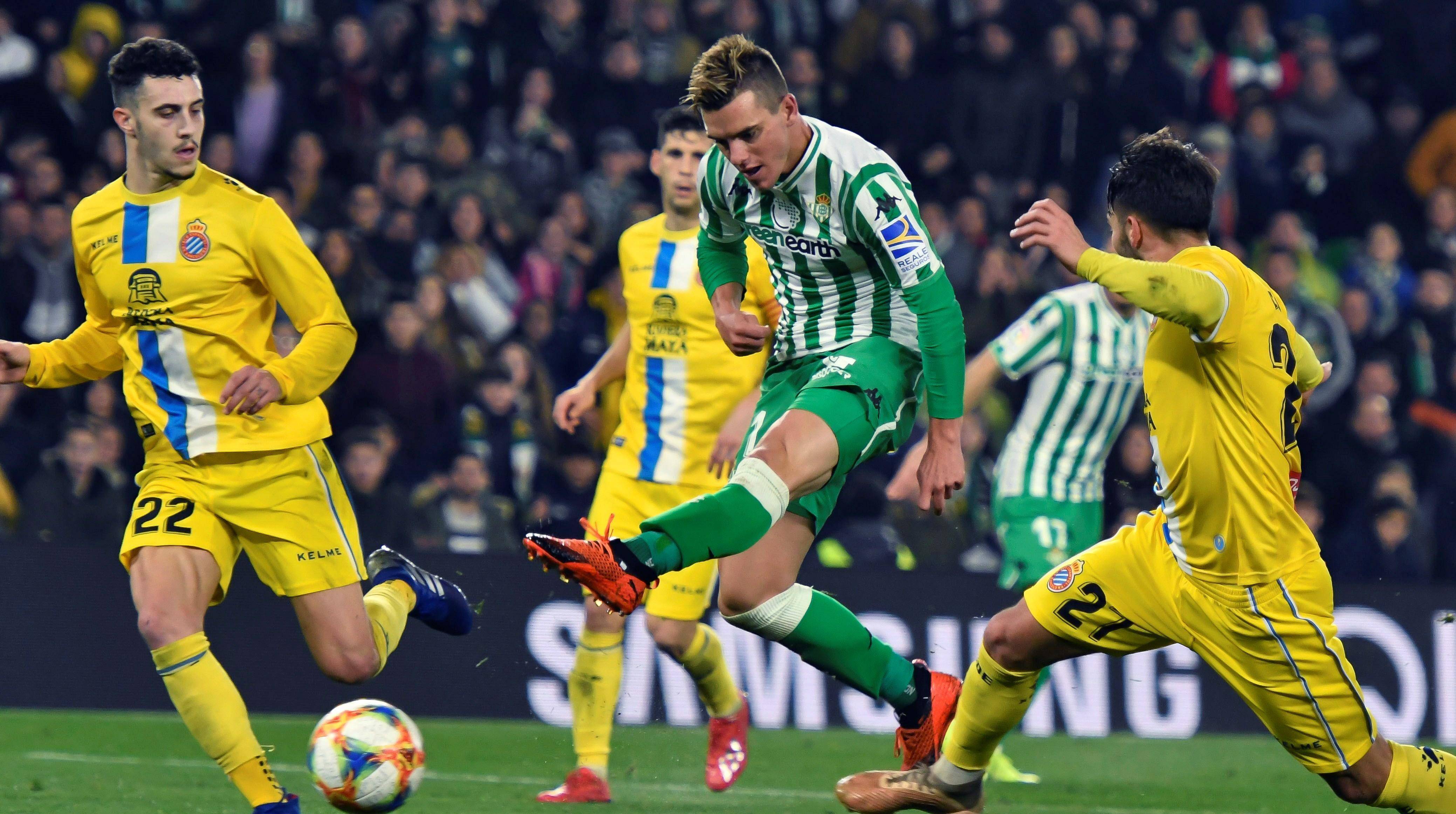 巴伦西亚在主场输给对手,黯然神伤 巴伦西亚在主场输给对手,黯然神伤