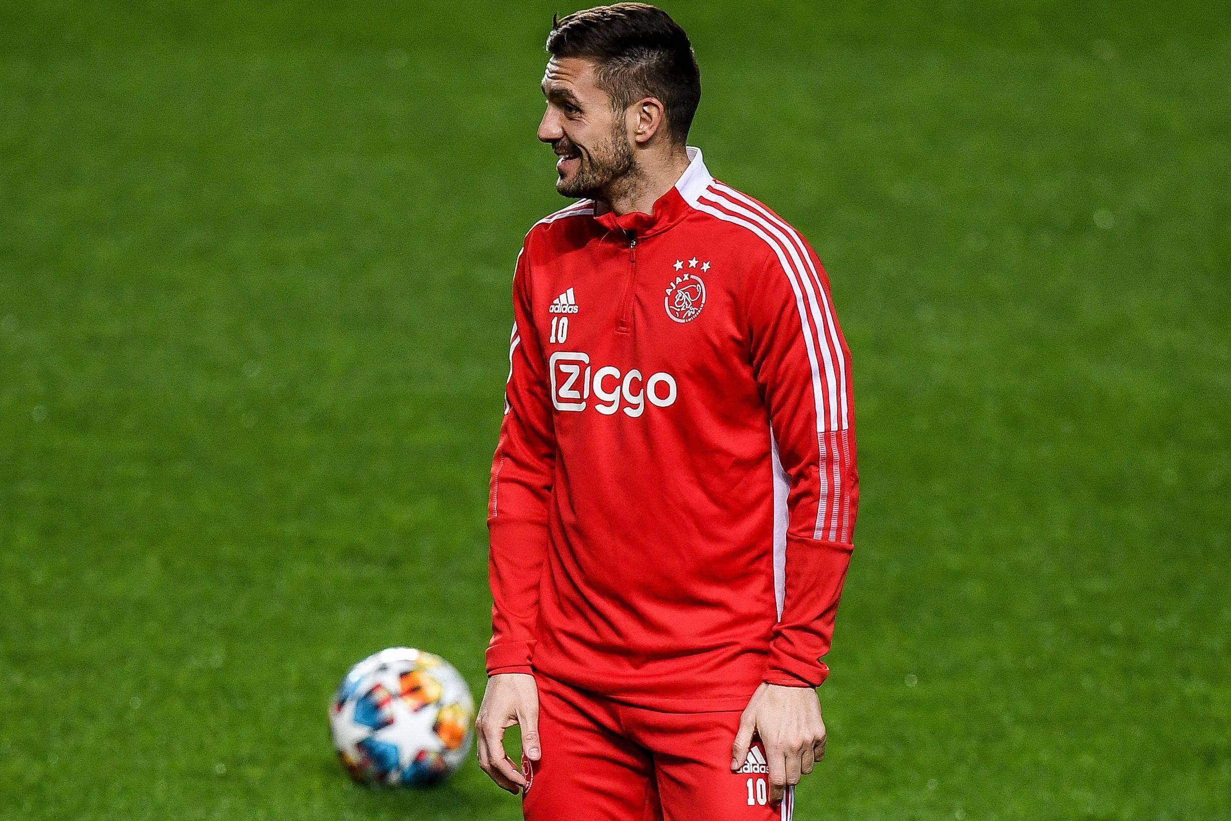 威廉希尔官网-阿贾克斯连克AC米兰，惊艳欧冠赛场