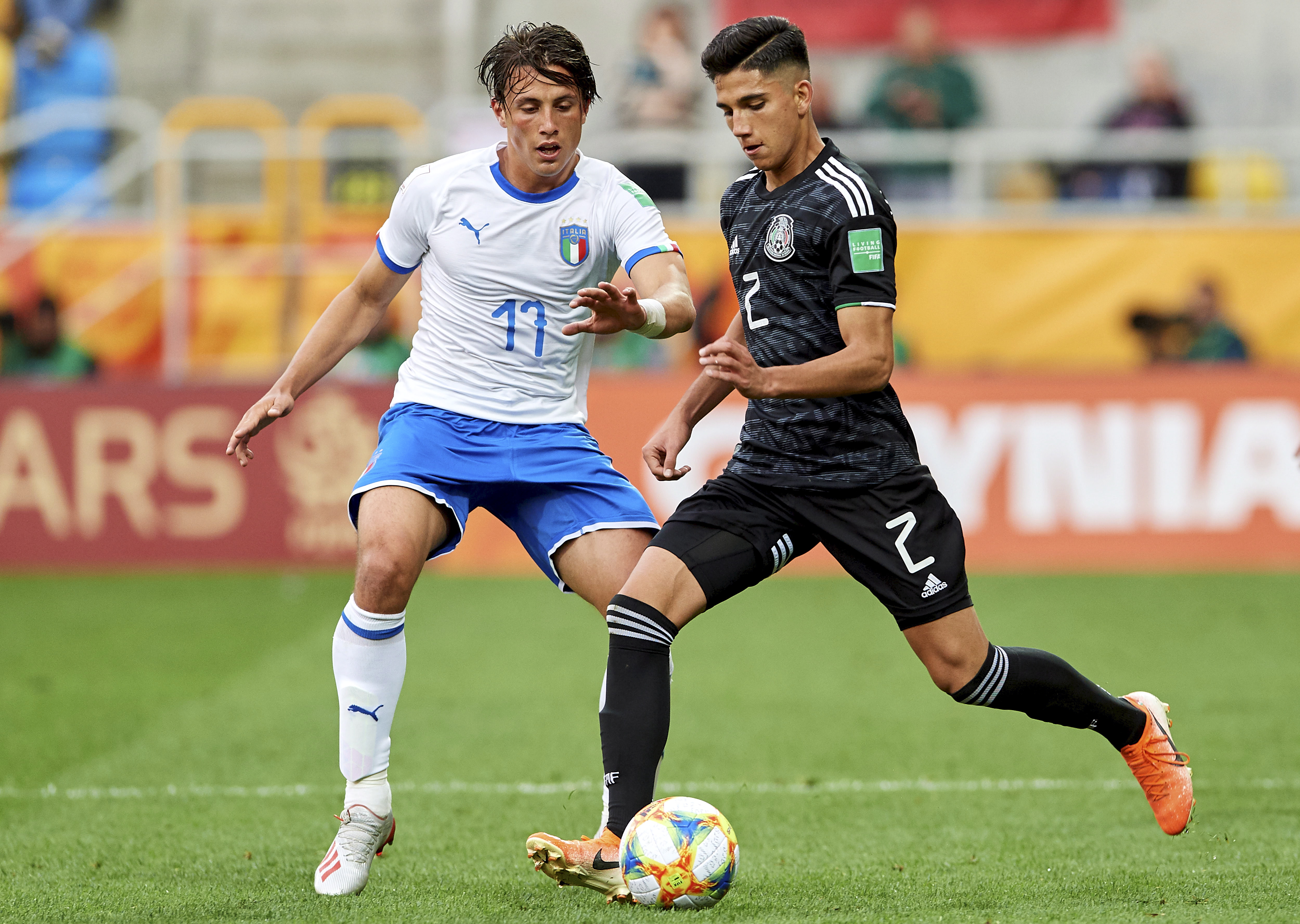 墨西哥足球新生代迅速崛起,冲向巅峰 墨西哥足球新生代迅速崛起,冲向巅峰