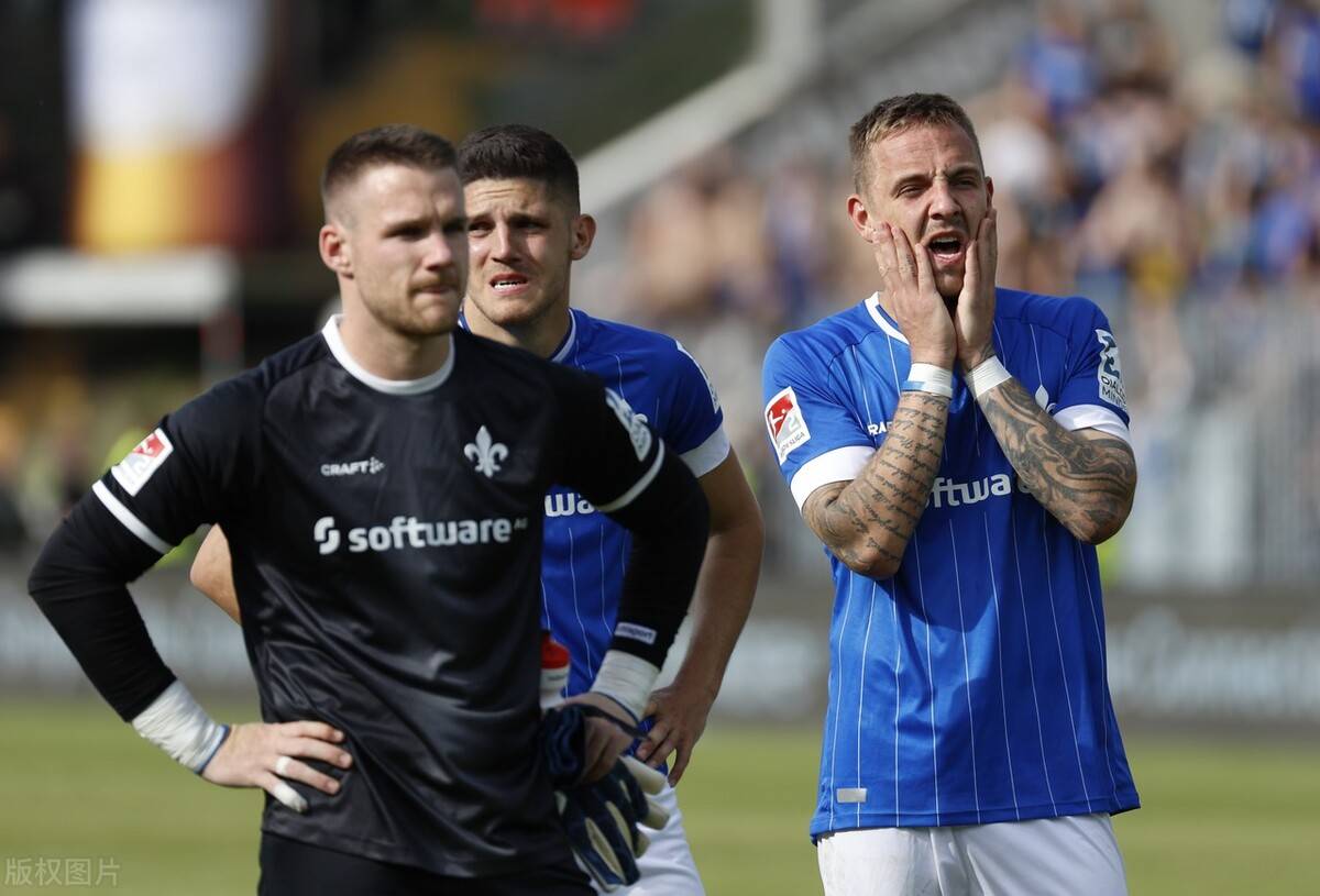 帕德博恩迎来大胜,势不可挡 帕德博恩迎来大胜,势不可挡